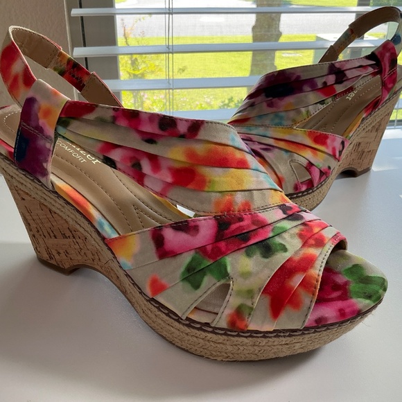 Naturalizer Lulianna Floral Ankle Strap Wedge Sandal Heel Shoes Size 6 1/2 - Picture 2 of 5